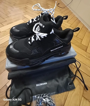 Balenciaga 