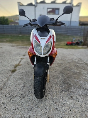 Inchiriez scuter Honda x8r 