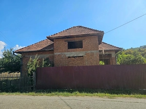 Vând casă cu teren la șoseaua principală în sat Șteia, com. Tomești (Jud. Hunedoara) - imagine 2