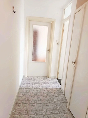 Zona Calea Girocului   Apartament 1 cameră, decomandat, etaj 3, 210 Euro pe lună - imagine 5