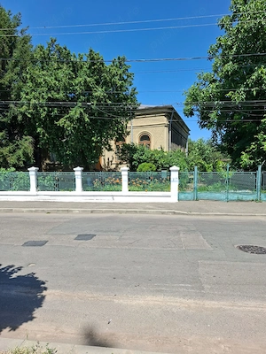 Vila cu arhitectura italiana din 1914   Ramnicu Sarat, Str. Pacii   Str. Lalelelor - imagine 2