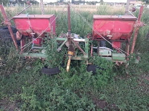vând semănătoarepe 4 randuri 