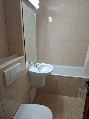 Apartament 3 camere Intim  cu centrala propie  - imagine 7