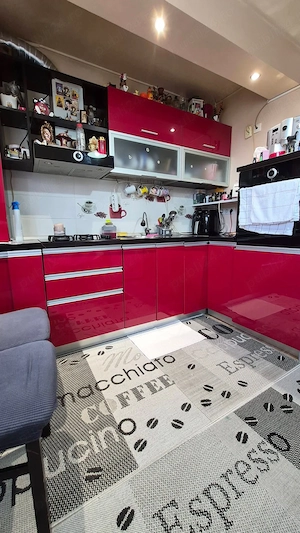 Apartament 3 camere, decomandat, în zona centrală din Onești, Str. General Radu R. Rosetti nr. 10,  - imagine 2
