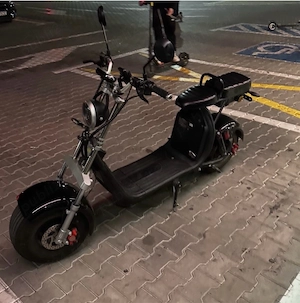Scuter electric (moped)