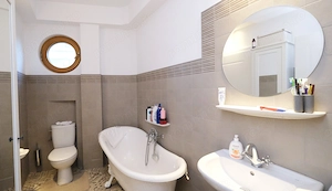 Vanzare apartament 5 camere renovat,mobilat etaj 2 in imobil zona Piata Unirii  - imagine 11