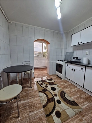 Apartament 2 camere, decomandat, mobilat si utilat modern - imagine 2