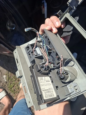 vand chit pornire ceasuri cartela cititor cartela buton consola ac renault megane 2 mot 1.6 benzina  - imagine 4