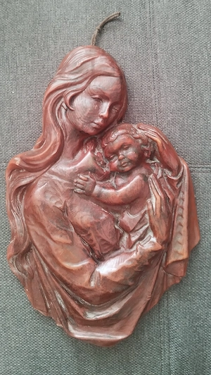 Fecioara Maria cu pruncul  Icoană -basorelief premium din ceară mânăstirească