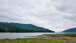 Teren 6000mp cu Lac | Valea Uzului | Zonă Turistică de Top | Utilități în dezvoltare - imagine 3