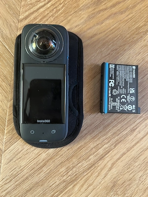 Cameră Insta360 X3 360  5.7K, 2 baterii și husă - fără schimb