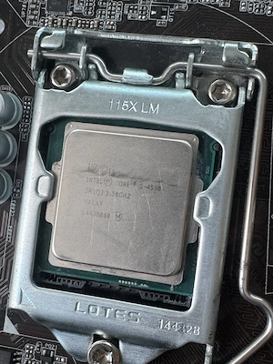 placa de baza ASRock H81M-DG4 , 1150  i5-4590 ,8GB Ram - imagine 4