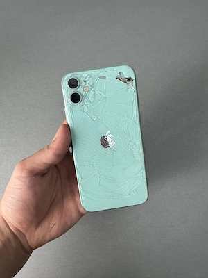 iPhone 11 -piese bl0cat