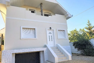 Vilă cu două garaje în Grădiște 