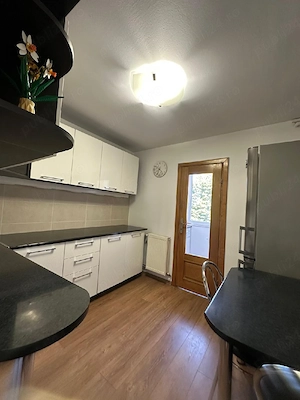 Apartament 3 camere zona Lunei - imagine 5