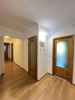 Apartament 3 camere zona Lunei - imagine 2