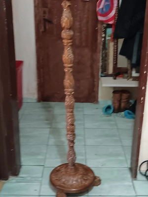 Piedestal, vechi, lemn, masiv 