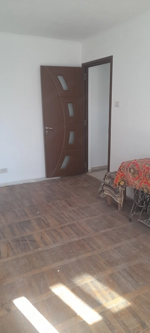 Caransebes. Apartament cu o camera de vanzare - imagine 4