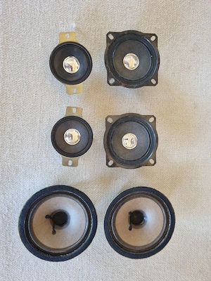 Set Difuzoare Medii Grundig. 4 ohms, 10 watts, 8,9 cm. Impecabile 