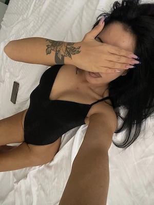 Ella locație și deplasări fierbinți 