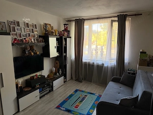 Vand apartament tip F cu doua camere