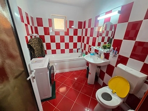 Apartament în vilă, cu o mică curte – zona Târgului Săptămânal - imagine 5