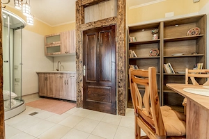 Spatiu comercial cu intrare din strada, fatada in curs de renovare - imagine 2