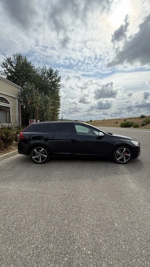 Volvo V60 R-Design 1.6 T4 Benzină 179 CP   2012 - imagine 6