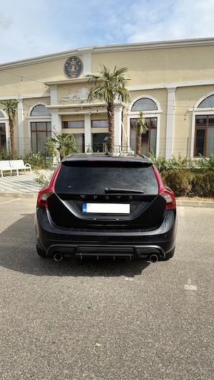 Volvo V60 R-Design 1.6 T4 Benzină 179 CP   2012 - imagine 5