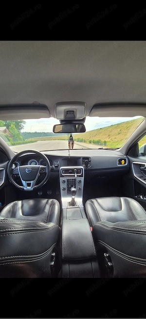 Volvo V60 R-Design 1.6 T4 Benzină 179 CP   2012 - imagine 9