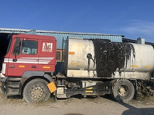 Vând mașină de tratament bituminos