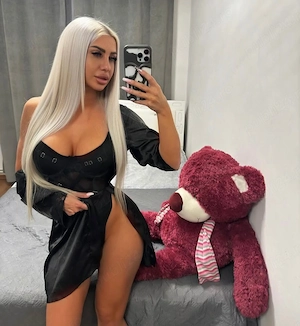 Confirm pozele pe whatsapp! Blonda deosebita la tine in oras, doar cateva zile . 