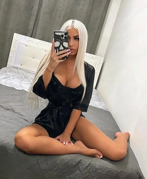 Confirm pozele pe whatsapp! Blonda deosebita la tine in oras, doar cateva zile . 