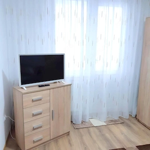 De inchiriat apartament cu 2 camere Micro 19, etaj 1, 340 euro - imagine 2