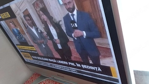 Televizor Panasonic  cu telecomandă 