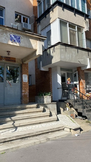 Proprietar, ofer spre închiriere garsonierâ in zona centrală, între Judecatoria Targoviste si Piață - imagine 5
