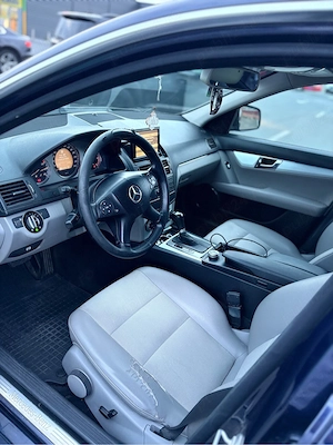 Mercedes-Benz C220 CDI   Elegantă, întreținută, gata de drum - imagine 5