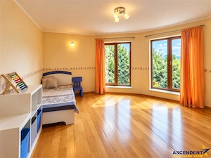 Spatiu cu personalitate: Vila pretabila si centru educational, 700 mp teren, Harman - imagine 11
