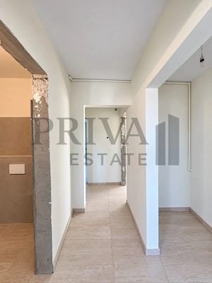 Apartament renovat decomandat 3 camere, 2 bai, 2 balcoane, Bucovina - imagine 8
