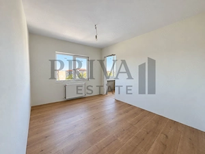 Apartament renovat decomandat 3 camere, 2 bai, 2 balcoane, Bucovina - imagine 2