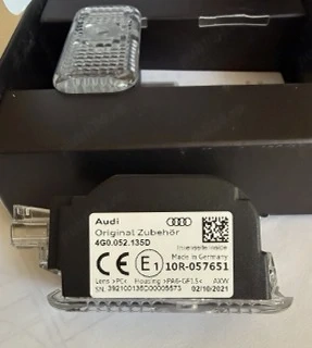 Kit upgrade LED original Audi, la luminile de intrare din usa, logo cercuri Audi, mufa ingusta - imagine 5
