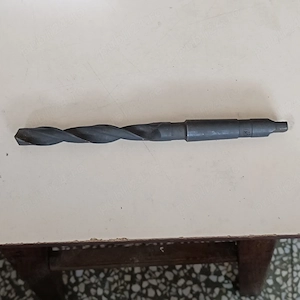 Burghiu 15,5mm din otel de scule,parte activa 120mm,lungime totala 210mm,fixare con morse 2,NOU.