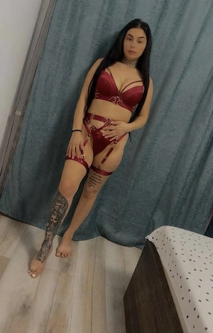 New  New  brunetă cu forme  !!!! deplasări am și colega 