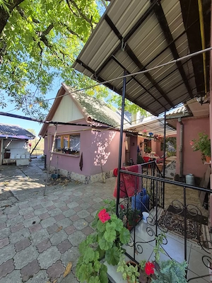 Casă de vânzare - două case, grădină, anexe - imagine 4