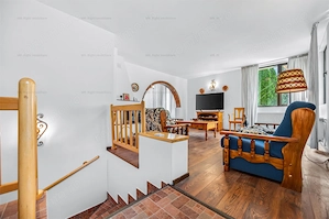 Casa pe 3 niveluri | Terasa cu priveliste | 3 parcari | Pozitie centrala