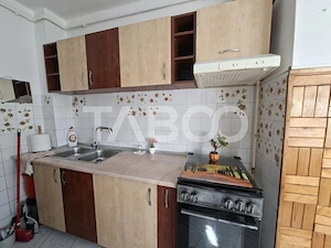 Apartament de inchiriat 2 camere zona Strand etaj 2 bucatarie separata - imagine 8