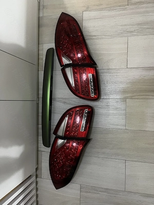 Vând stopuri spate Porsche Cayenne 958 2011-2014 