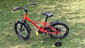 Bicicletă BTwin Racing 900 cu roți ajutătoare