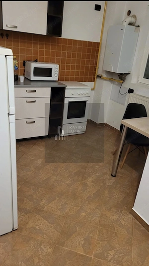 Garsoniera decomandata/etaj 1 /15 min metrou Aparatorii Patriei - imagine 5