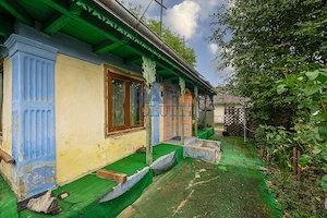 Casă interbelică + 3.060 mp intravilan, Trifești, 7,9 km de Roman - imagine 3